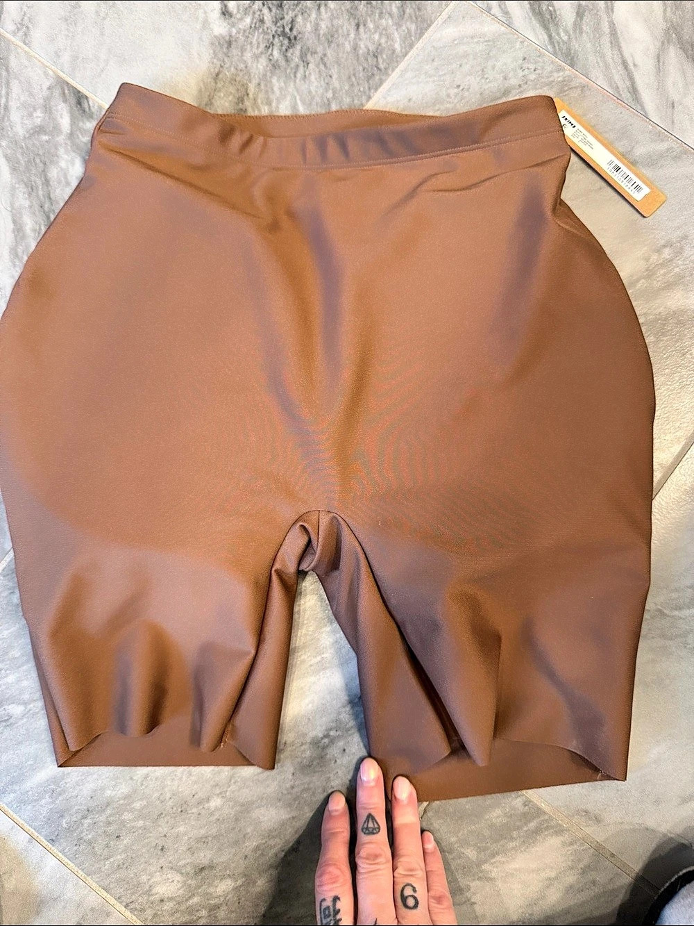 SKIMS compression w inserts Short Brown Small NWT